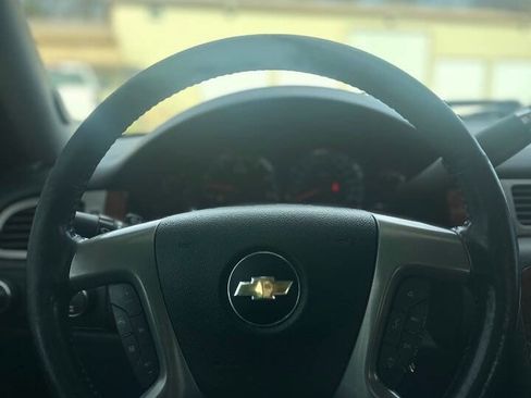 Used 2013 Chevrolet Avalanche LTZ image 23