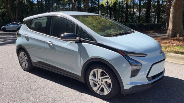 Used 2023 Chevrolet Bolt LT w/ Driver Confidence Package FWD image 2