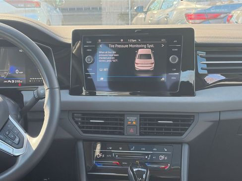 Used 2025 Volkswagen Jetta SE image 17