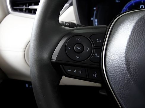 Used 2024 Toyota Corolla Cross XLE w/ Convenience Package image 17