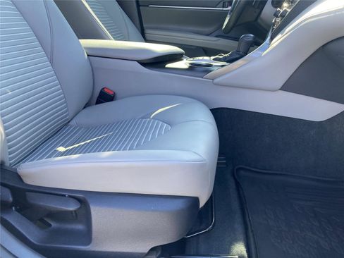 Used 2022 Toyota Camry SE image 32