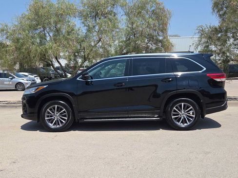 Used 2019 Toyota Highlander XLE FWD image 5