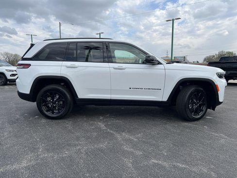 New 2026 Jeep Grand Cherokee Altitude AWD/4WD image 3