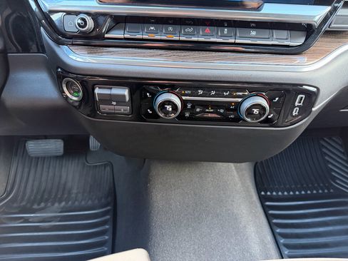 Used 2025 Chevrolet Silverado 1500 LT image 24