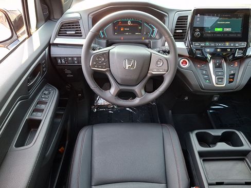 Used 2024 Honda Odyssey Sport image 12