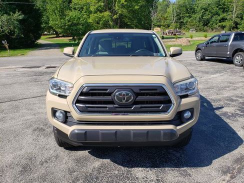 Used 2018 Toyota Tacoma SR5 AWD/4WD image 2