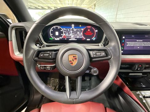 Certified 2026 Porsche Cayenne AWD/4WD image 40