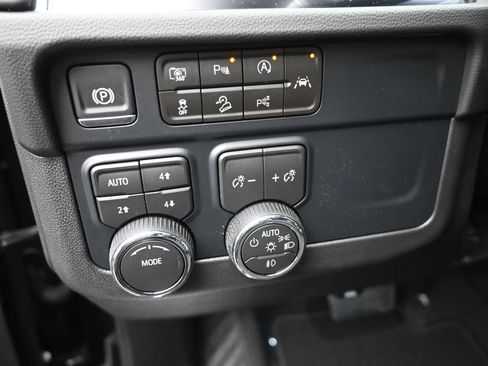 New 2026 Chevrolet Suburban Z71 image 21