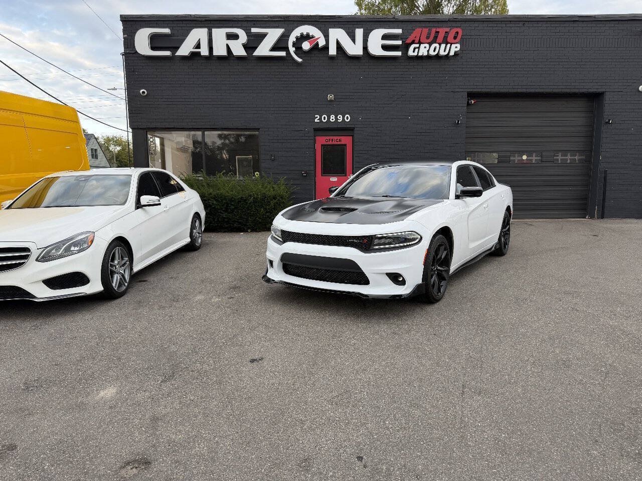 Used 2018 Dodge Charger SXT w/ Blacktop Package RWD image 1