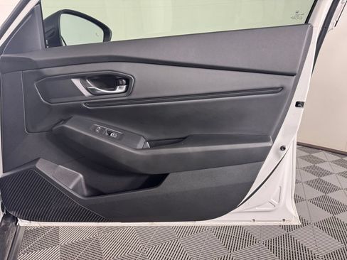 Used 2025 Honda Accord SE image 31