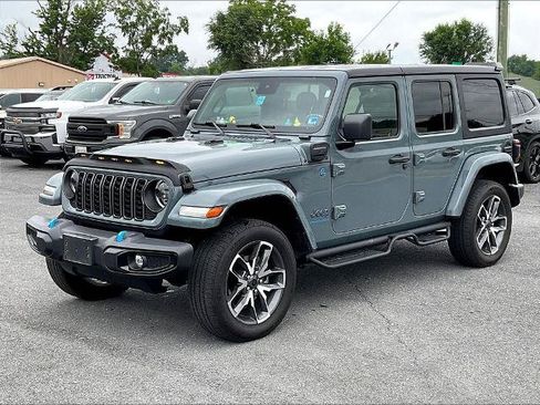 Used 2024 Jeep Wrangler Unlimited w/ Convenience Group AWD/4WD image 2