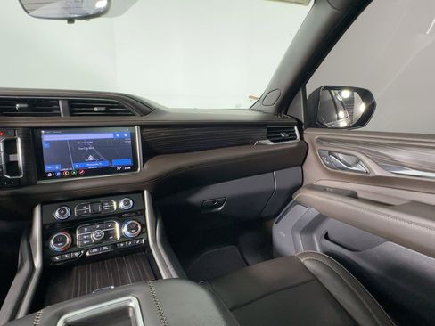 Used 2021 GMC Yukon Denali w/ Denali Premium Package image 29