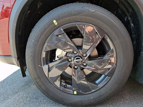 New 2026 Nissan Rogue SV w/ Cold Weather Package AWD/4WD image 4