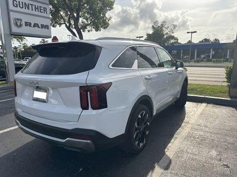 Used 2025 Kia Sorento SX FWD image 2