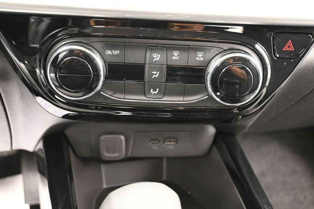 Used 2025 Chevrolet Trax LT FWD image 11
