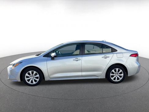 Used 2025 Toyota Corolla LE image 9