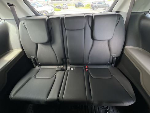 New 2026 Kia Carnival EX FWD image 34