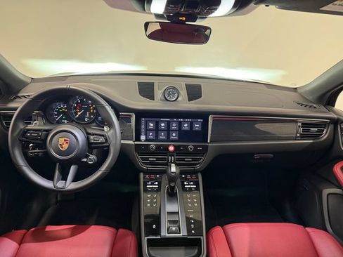 Certified 2026 Porsche Macan AWD/4WD image 13