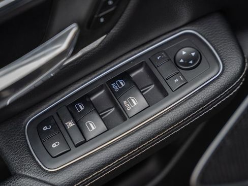 Used 2019 RAM 1500 Laramie image 51