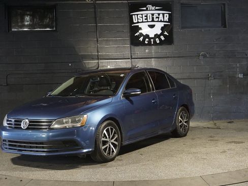 Used 2017 Volkswagen Jetta SE image 1