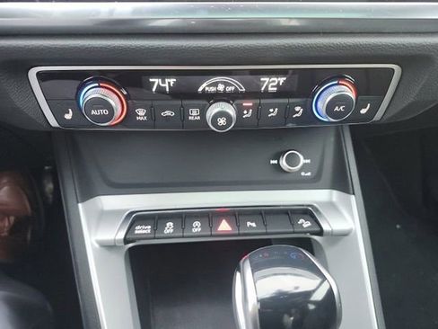 Used 2025 Audi Q3 2.0T Premium image 26