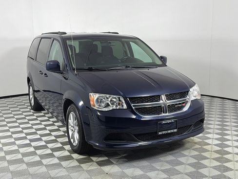 Used 2016 Dodge Grand Caravan SXT w/ Rear Park Assist Package FWD image 3