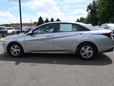Certified 2021 Hyundai Elantra SE FWD image 4