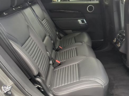 Used 2025 Land Rover Discovery S AWD/4WD image 22
