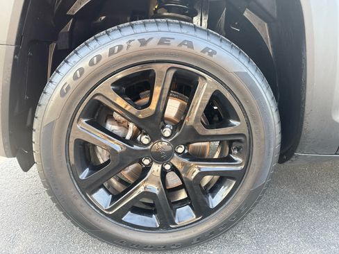 Used 2016 Jeep Renegade Latitude AWD/4WD image 9