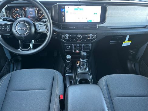 New 2025 Jeep Gladiator Nighthawk image 10