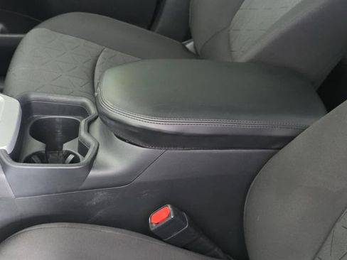 Used 2020 Toyota RAV4 XLE w/ Convenience Package FWD image 9
