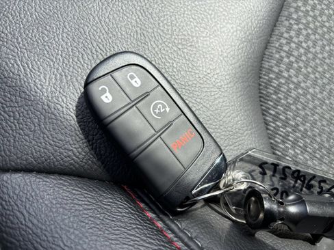 Used 2025 Jeep Compass Trailhawk AWD/4WD image 20