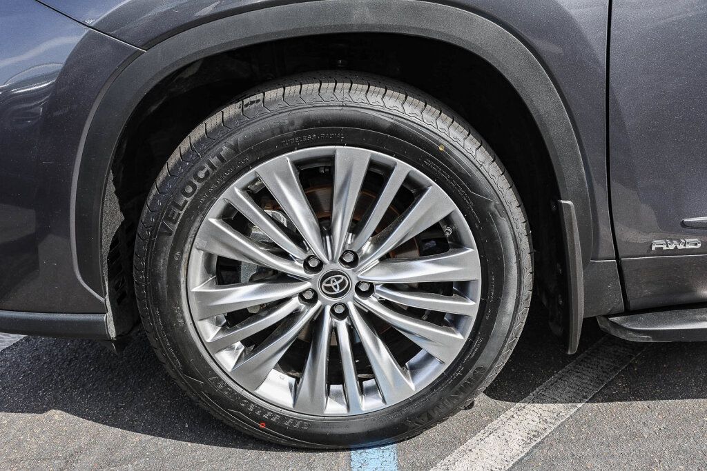 Used 2023 Toyota Highlander Platinum AWD/4WD image 33