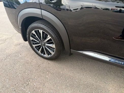 Used 2026 Nissan Pathfinder Platinum AWD/4WD image 13