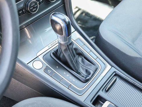 Used 2016 Volkswagen e-Golf SE FWD image 19