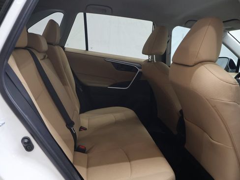 Used 2021 Toyota RAV4 LE FWD image 12