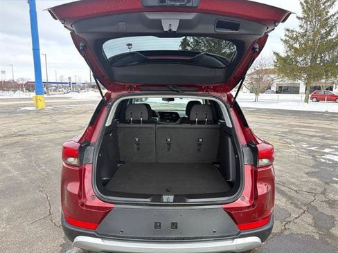 Used 2024 Chevrolet TrailBlazer LT w/ LT Cold Weather Package AWD/4WD image 18