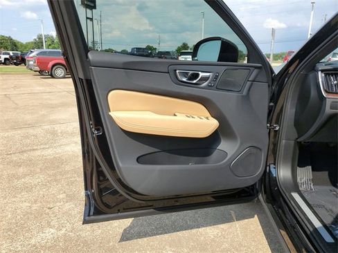 Used 2025 Volvo XC60 B5 Ultra w/ Protection Package Premier image 23