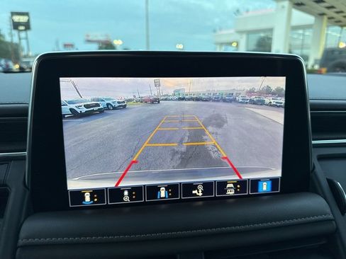 Used 2021 GMC Yukon XL SLT w/ Rear Media and Nav Package image 10