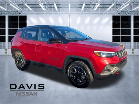 Used 2025 Jeep Compass Trailhawk w/ Trailhawk Elite Group image 1