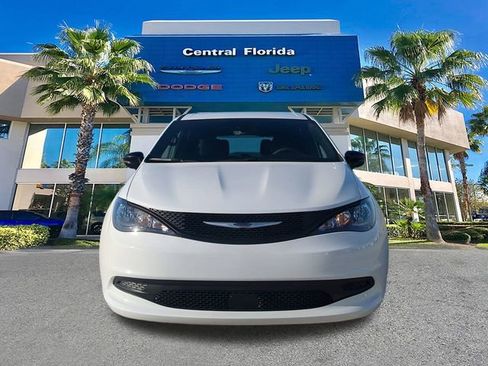 New 2026 Chrysler Voyager LX image 3