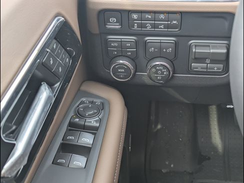 New 2026 Chevrolet Suburban High Country AWD/4WD image 23