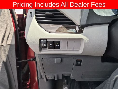 Used 2019 Toyota Sienna XLE w/ XLE Navigation Package FWD image 15