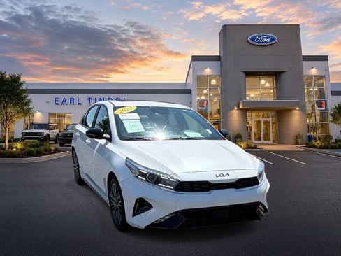 Used 2023 Kia Forte GT-Line w/ GT-Line Premium Package FWD image 2