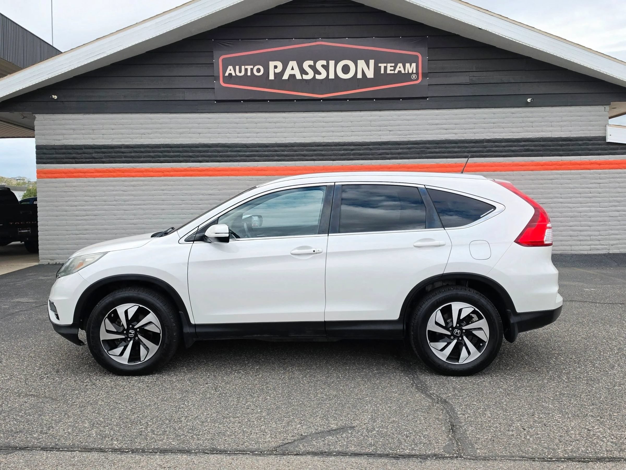Used 2015 Honda CR-V Touring image 2