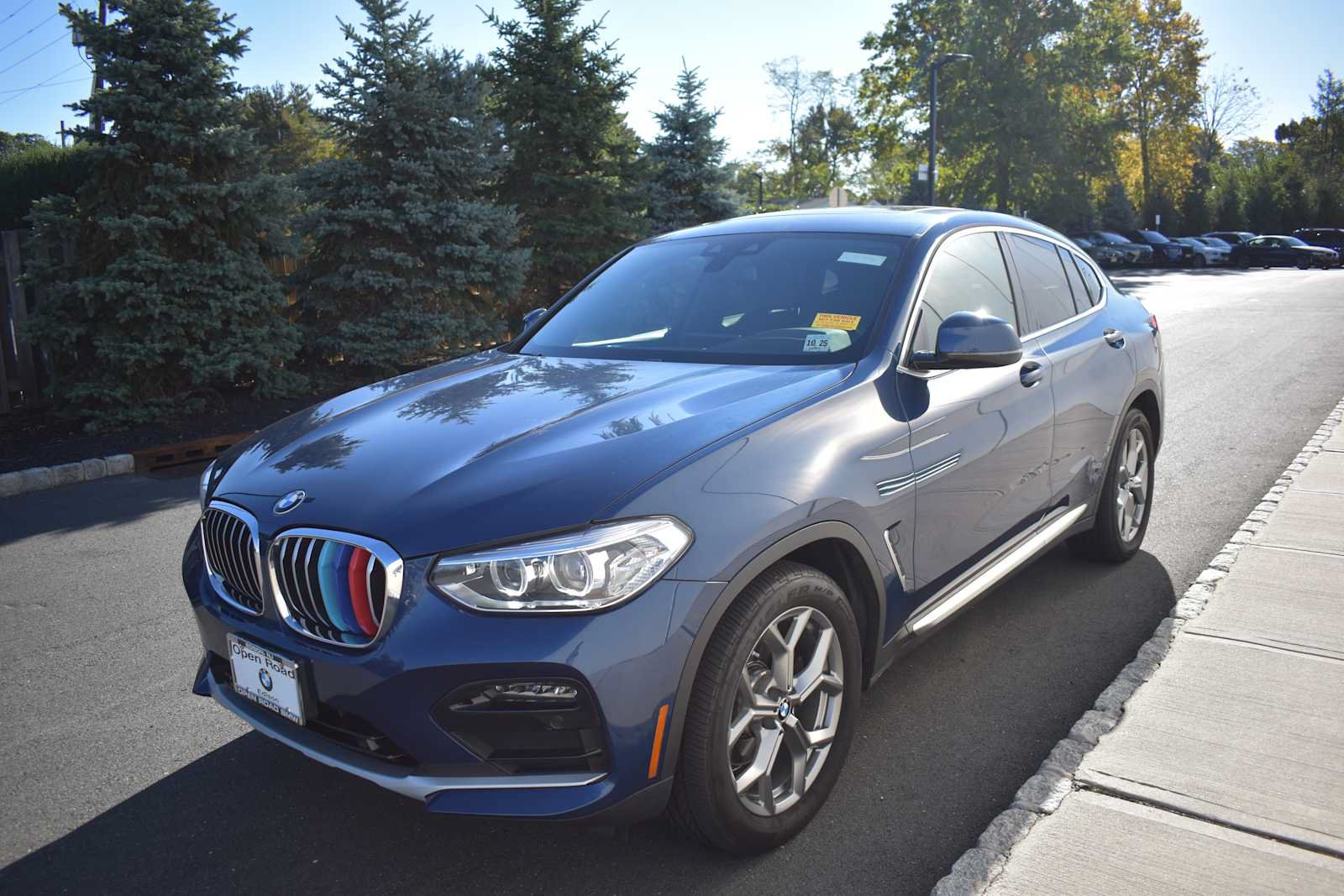 Used 2021 BMW X4 xDrive30i w/ Premium Package AWD/4WD image 3