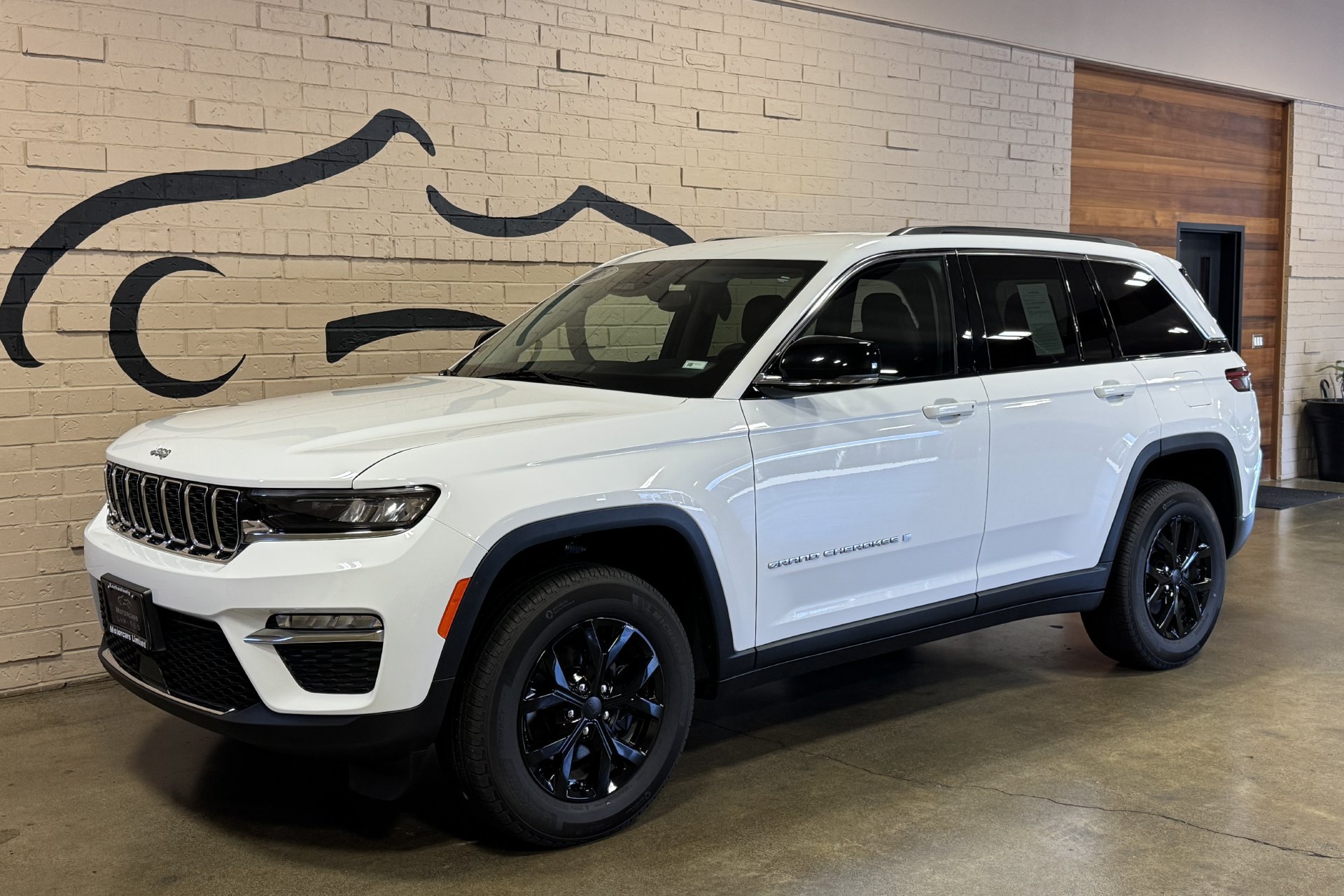 Used 2023 Jeep Grand Cherokee Limited AWD/4WD image 11