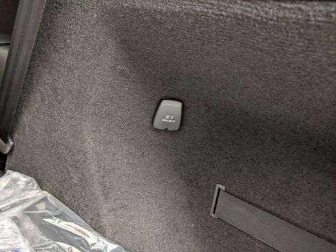 Certified 2024 Volvo XC90 T8 Plus w/ Protection Package Premier image 28