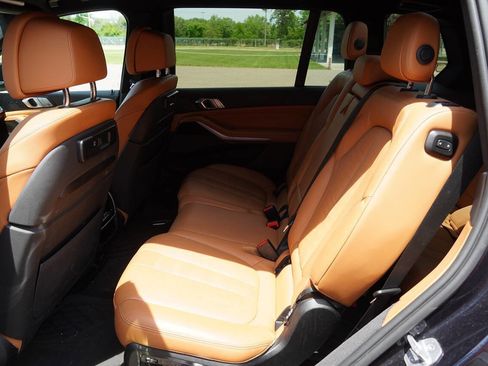 Used 2019 BMW X7 xDrive40i w/ Premium Package AWD/4WD image 13