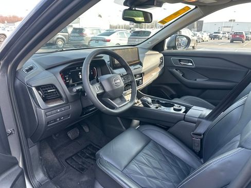 Used 2026 Nissan Rogue Platinum w/ Platinum Premium Package image 9